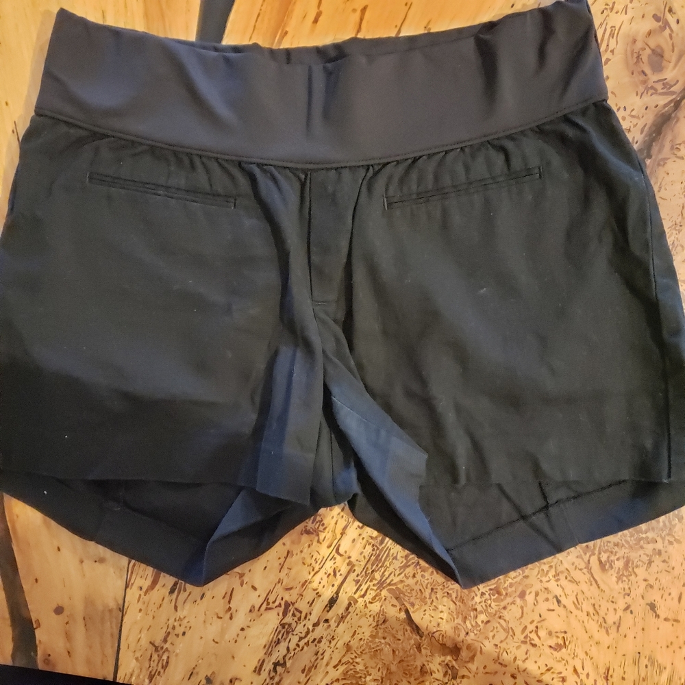 Gap maternity black shorts sz 10